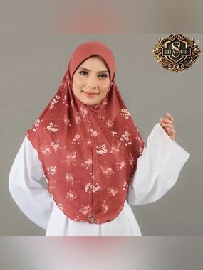 Berry Floral-Print Women's Hijab